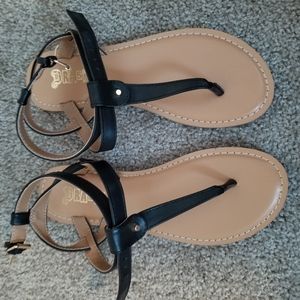 2 pairs of sandals
